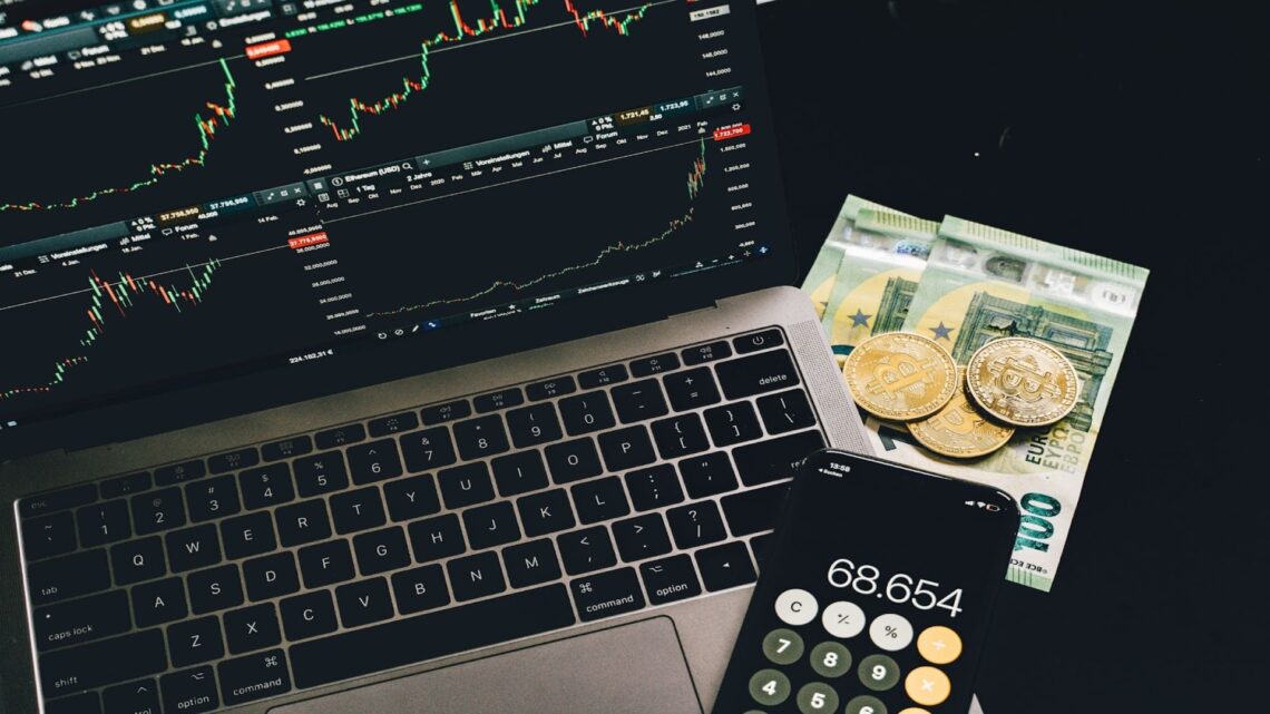 ANALYSTS RATE APTOS AND BITCOIN SPARK AS GAME-CHANGERS CRYPTO INVESTMENTS